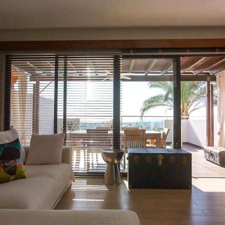 Penthouse Duplex Overlooking The Mediterranean Larnaka Exterior foto