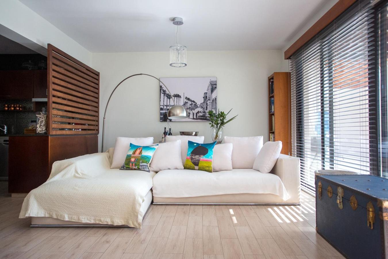 Penthouse Duplex Overlooking The Mediterranean Larnaka Exterior foto
