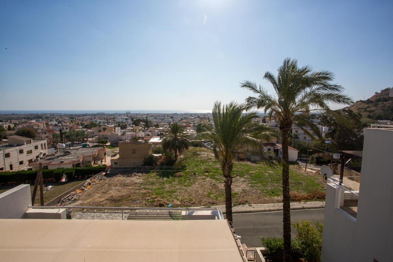 Penthouse Duplex Overlooking The Mediterranean Larnaka Exterior foto