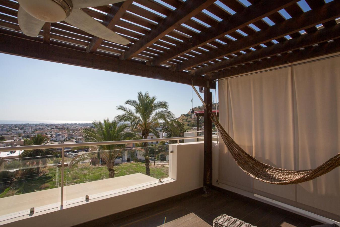 Penthouse Duplex Overlooking The Mediterranean Larnaka Exterior foto