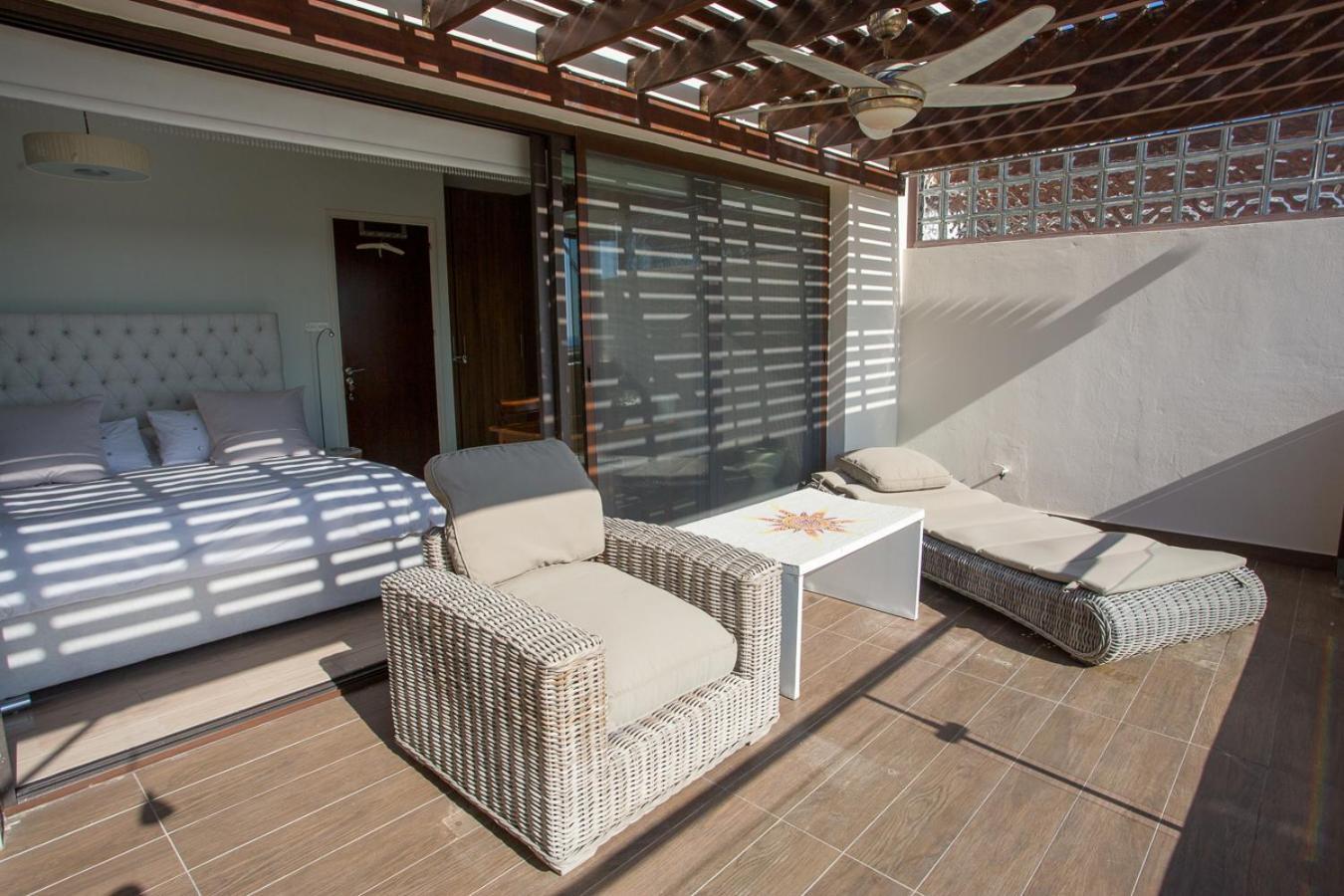 Penthouse Duplex Overlooking The Mediterranean Larnaka Exterior foto